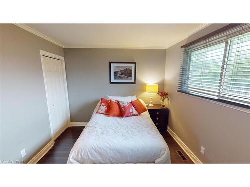 978 Ferndale Avenue, Fort Erie, ON - Indoor Photo Showing Bedroom