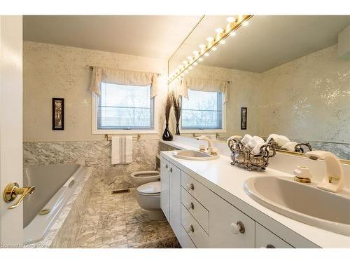 1129 Scenic Drive, Hamilton, ON - Indoor Photo Showing Bathroom