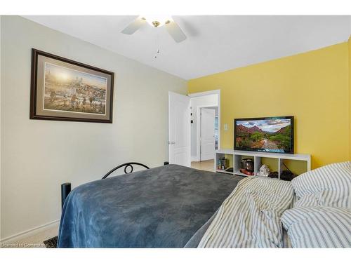 54 Spadina Avenue, Hamilton, ON - Indoor Photo Showing Bedroom