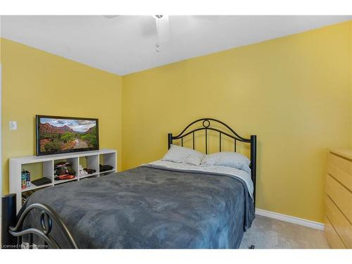 54 Spadina Avenue, Hamilton, ON - Indoor Photo Showing Bedroom