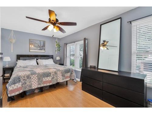 54 Spadina Avenue, Hamilton, ON - Indoor Photo Showing Bedroom