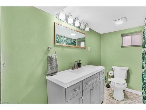 54 Spadina Avenue, Hamilton, ON - Indoor Photo Showing Bathroom