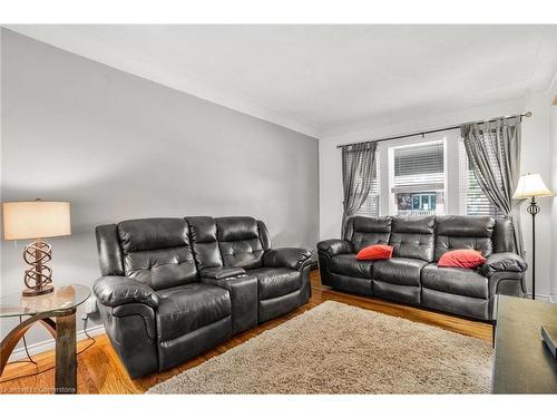 54 Spadina Avenue, Hamilton, ON - Indoor Photo Showing Living Room