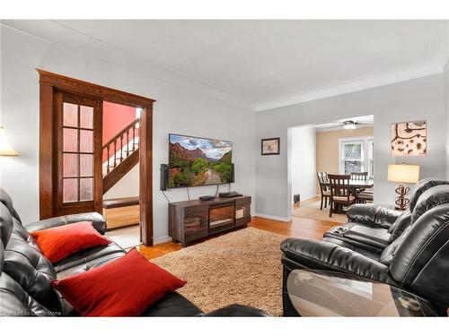 54 Spadina Avenue, Hamilton, ON - Indoor Photo Showing Living Room