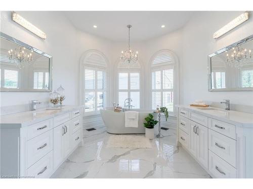 525 Elm Tree Road E, Grimsby, ON - Indoor Photo Showing Bathroom