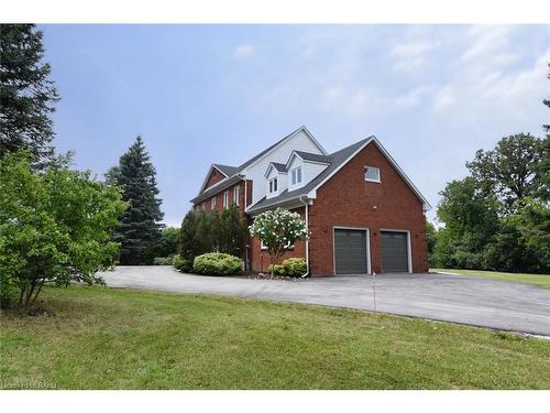 237 Highland Road E, Stoney Creek, ON - Outdoor