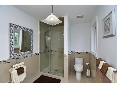 237 Highland Road E, Stoney Creek, ON - Indoor Photo Showing Bathroom