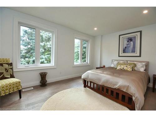 237 Highland Road E, Stoney Creek, ON - Indoor Photo Showing Bedroom