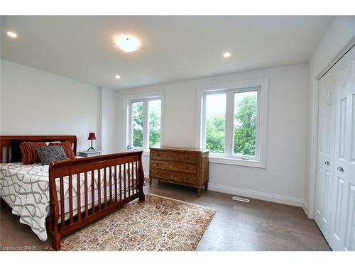 237 Highland Road E, Stoney Creek, ON - Indoor Photo Showing Bedroom