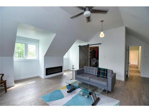 237 Highland Road E, Stoney Creek, ON - Indoor Photo Showing Living Room