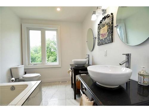 237 Highland Road E, Stoney Creek, ON - Indoor Photo Showing Bathroom