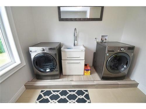 237 Highland Road E, Stoney Creek, ON - Indoor Photo Showing Laundry Room