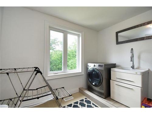 237 Highland Road E, Stoney Creek, ON - Indoor Photo Showing Laundry Room