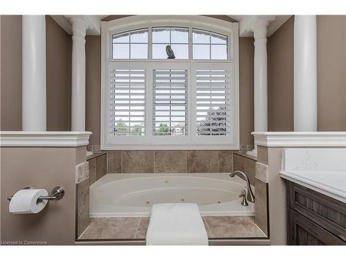 264 Dorchester Drive, Grimsby, ON - Indoor Photo Showing Bathroom