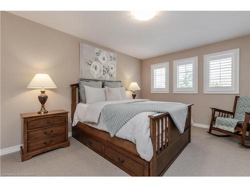 264 Dorchester Drive, Grimsby, ON - Indoor Photo Showing Bedroom