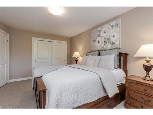 264 Dorchester Drive, Grimsby, ON - Indoor Photo Showing Bedroom