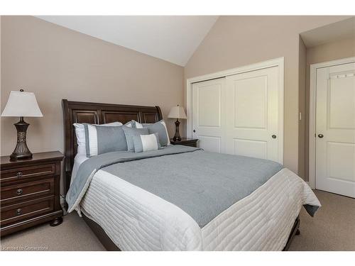 264 Dorchester Drive, Grimsby, ON - Indoor Photo Showing Bedroom