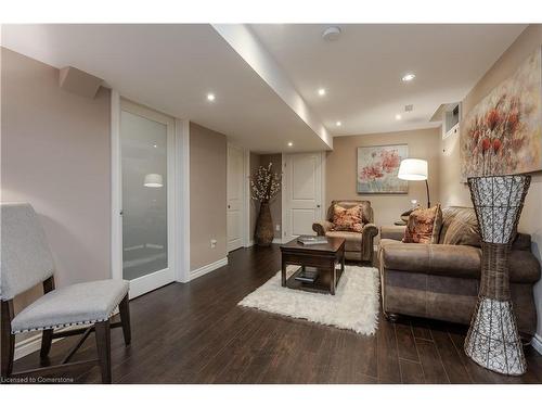 264 Dorchester Drive, Grimsby, ON - Indoor Photo Showing Living Room