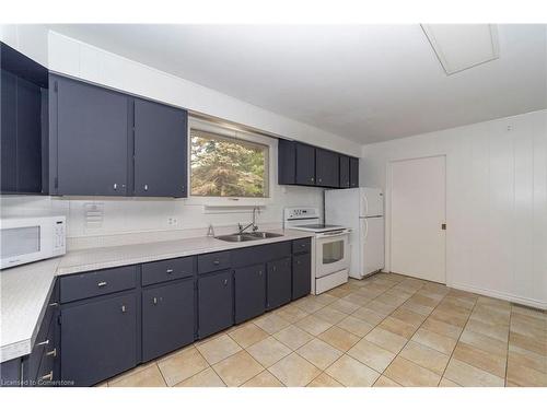 1636 Stagecoach Road, Ottawa, ON - Indoor Photo Showing Kitchen With Double Sink