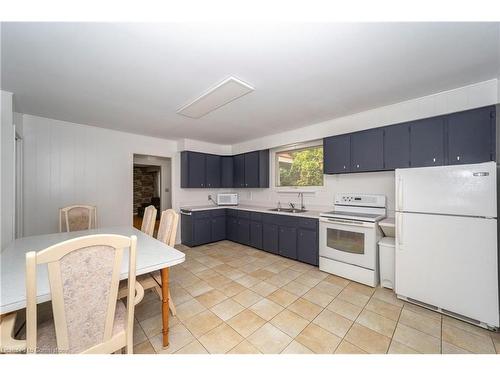 1636 Stagecoach Road, Ottawa, ON - Indoor Photo Showing Kitchen