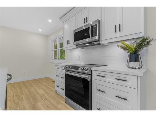 32 Strathcona Drive, Fonthill, ON - Indoor Photo Showing Kitchen