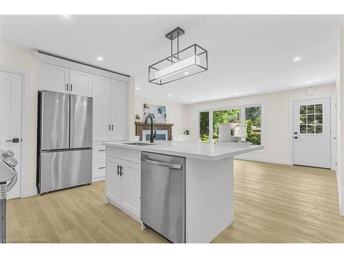 32 Strathcona Drive, Fonthill, ON - Indoor Photo Showing Kitchen With Stainless Steel Kitchen