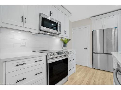 32 Strathcona Drive, Fonthill, ON - Indoor Photo Showing Kitchen With Stainless Steel Kitchen With Upgraded Kitchen