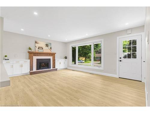 32 Strathcona Drive, Fonthill, ON - Indoor Photo Showing Living Room With Fireplace