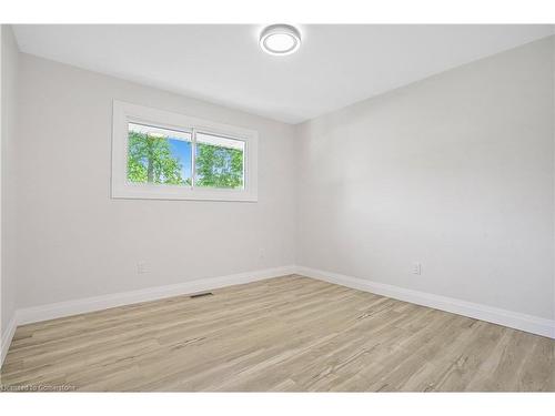 32 Strathcona Drive, Fonthill, ON - Indoor Photo Showing Other Room