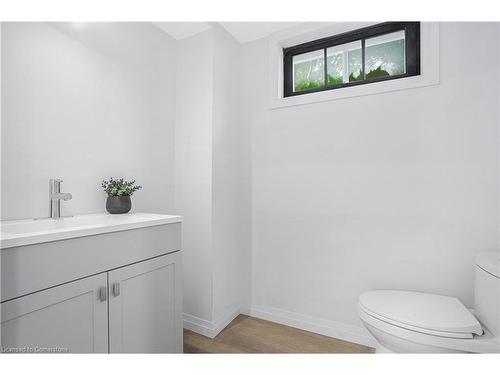 32 Strathcona Drive, Fonthill, ON - Indoor Photo Showing Bathroom