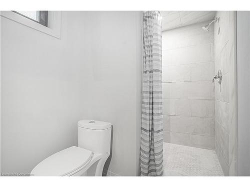 32 Strathcona Drive, Fonthill, ON - Indoor Photo Showing Bathroom