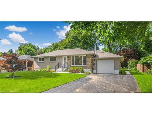 32 Strathcona Drive, Fonthill, ON - Outdoor With Facade