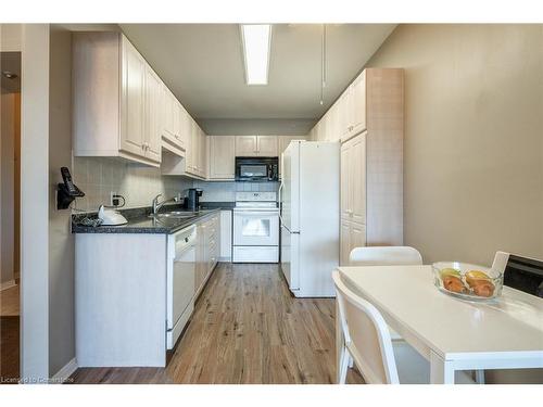 208-2075 Amherst Heights Drive, Burlington, ON - Indoor Photo Showing Kitchen