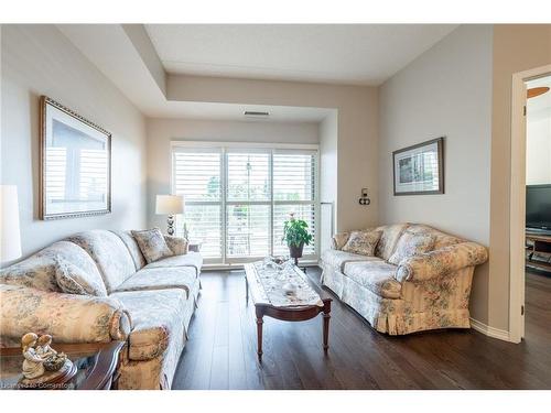 208-2075 Amherst Heights Drive, Burlington, ON - Indoor Photo Showing Living Room