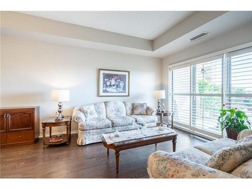 208-2075 Amherst Heights Drive, Burlington, ON - Indoor Photo Showing Living Room