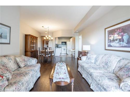 208-2075 Amherst Heights Drive, Burlington, ON - Indoor Photo Showing Living Room