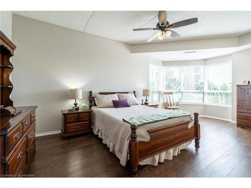 208-2075 Amherst Heights Drive, Burlington, ON - Indoor Photo Showing Bedroom