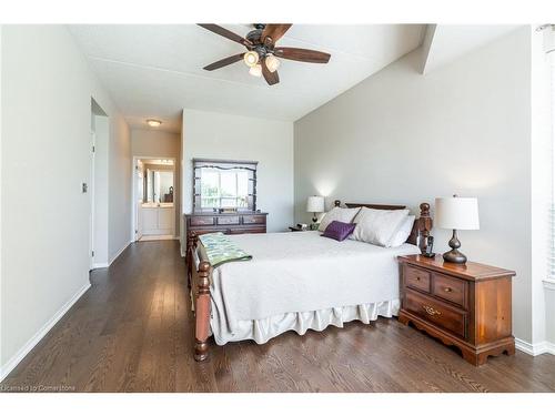 208-2075 Amherst Heights Drive, Burlington, ON - Indoor Photo Showing Bedroom