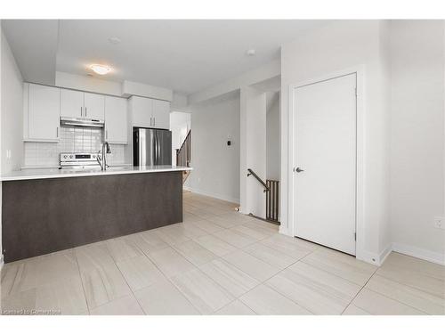 27-590 North Service Road, Hamilton, ON - Indoor Photo Showing Kitchen