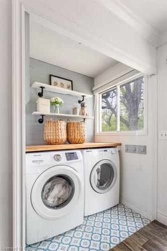 1539 Brock Road, Flamborough, ON - Indoor Photo Showing Laundry Room