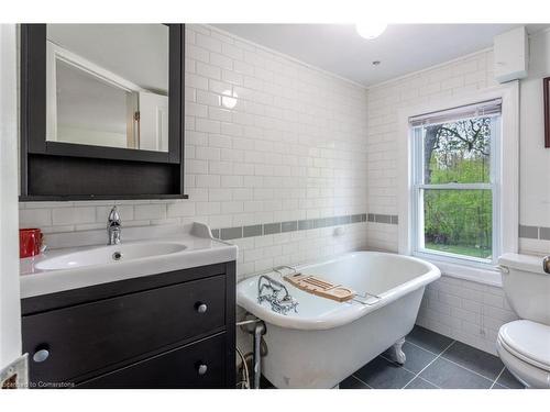 1539 Brock Road, Flamborough, ON - Indoor Photo Showing Bathroom