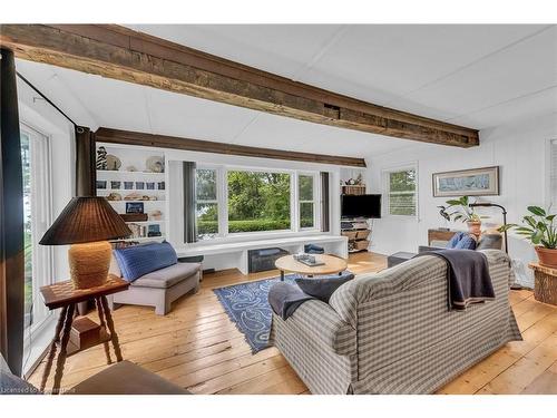 2593 North Shore Drive, Lowbanks, ON - Indoor Photo Showing Living Room