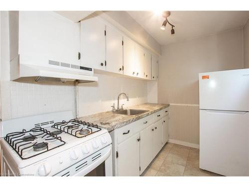 9 Drury Crescent, St. Catharines, ON - Indoor Photo Showing Kitchen