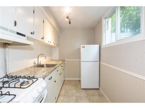 9 Drury Crescent, St. Catharines, ON - Indoor Photo Showing Kitchen