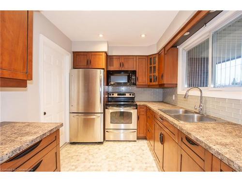 9 Drury Crescent, St. Catharines, ON - Indoor Photo Showing Kitchen With Double Sink