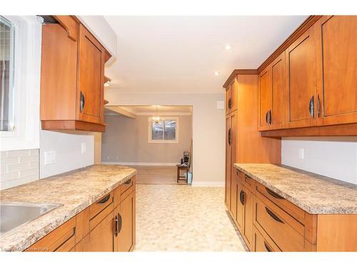 9 Drury Crescent, St. Catharines, ON - Indoor Photo Showing Kitchen