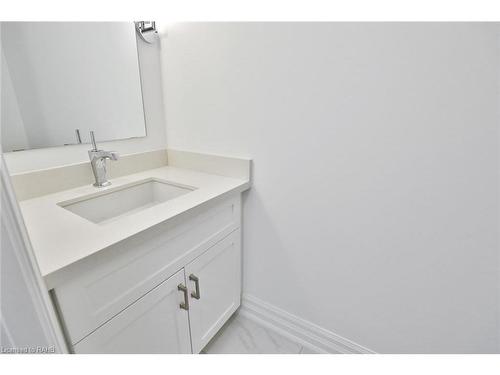 306-2060 Lakeshore Road, Burlington, ON - Indoor Photo Showing Bathroom