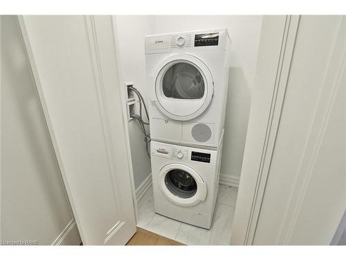 306-2060 Lakeshore Road, Burlington, ON - Indoor Photo Showing Laundry Room