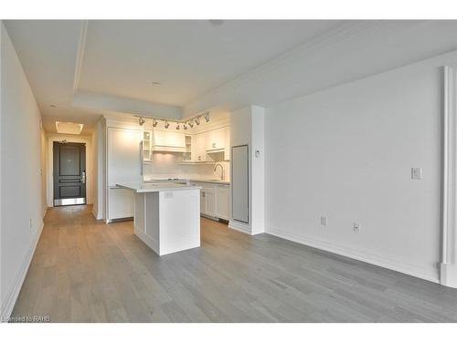 306-2060 Lakeshore Road, Burlington, ON - Indoor Photo Showing Kitchen