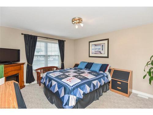 1060 Beach Boulevard, Hamilton, ON - Indoor Photo Showing Bedroom